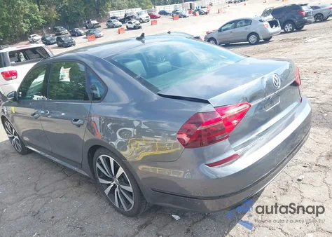 2018 Volkswagen Passat 3.6L V6 Gt z USA, uszkodzony, nr VIN 1VWJM7A3XJC050511